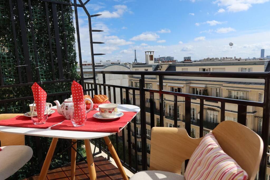Eiffel Tower View Rooftop Studio * Paris