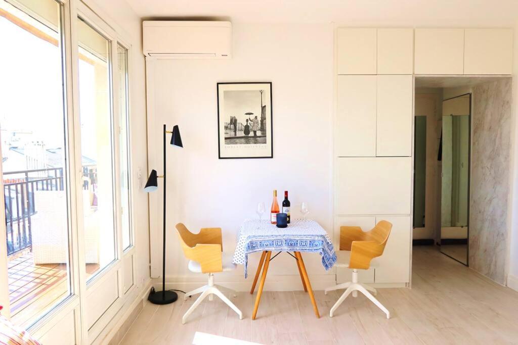 Apartment Eiffel Tower View Rooftop Studio *